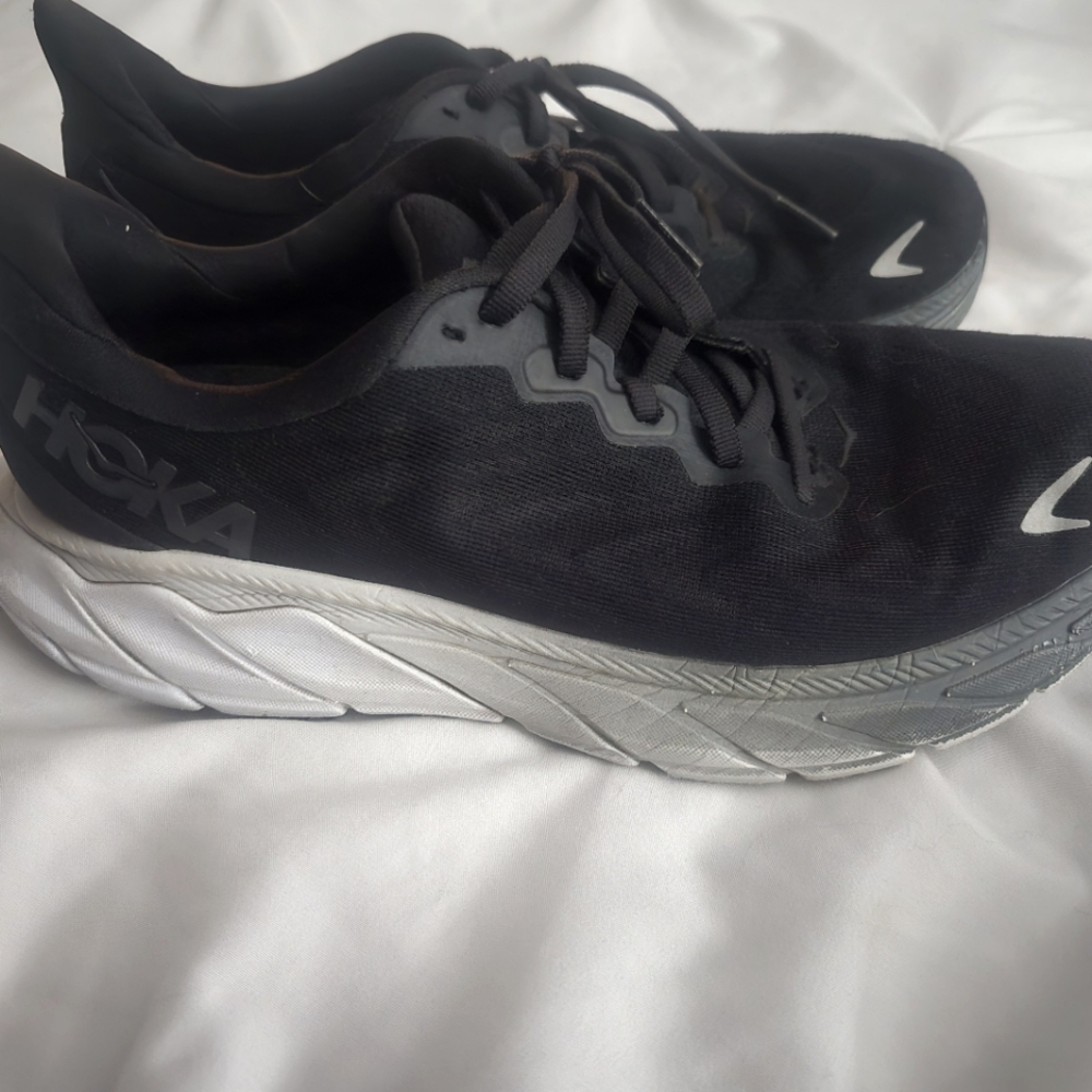 HOKA Arahi 6 🖤